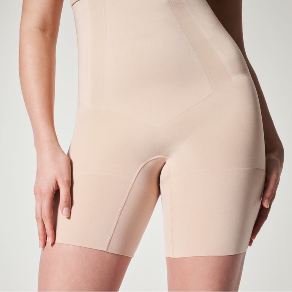 Spanx High Waisted Mid Thigh Short Size L Soft Nude